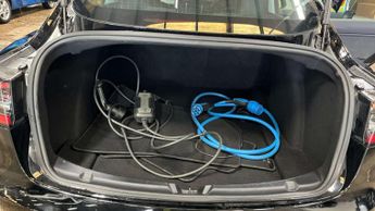 TESLA MODEL 3 Model 3 Standard Range + 4dr