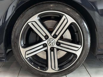 Volkswagen GOLF 2.0 Golf R TSi Semi-Auto 4WD 5dr