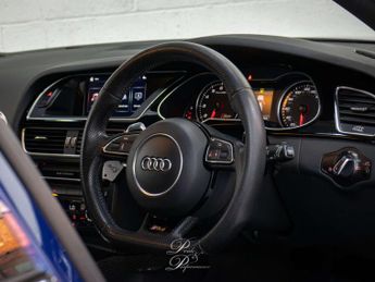 AUDI RS 4 4.2 RS 4 FSI Quattro Auto 4WD 5dr