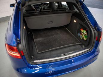 AUDI RS 4 4.2 RS 4 FSI Quattro Auto 4WD 5dr