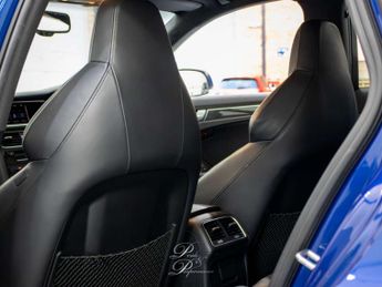 AUDI RS 4 4.2 RS 4 FSI Quattro Auto 4WD 5dr