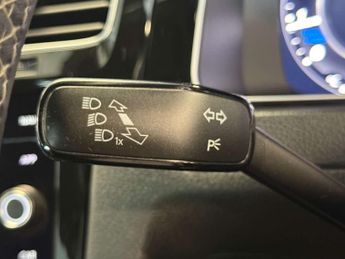 Volkswagen GOLF 2.0 Golf R TSi Semi-Auto 4WD 5dr