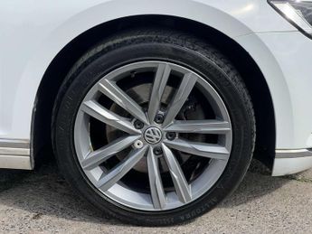 VOLKSWAGEN PASSAT 2.0 Passat GT TDI BlueMotion Technology Semi-Automatic 5dr *NATI