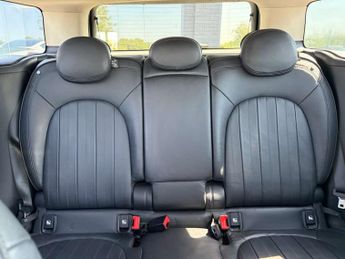 MINI COUNTRYMAN 1.5 Countryman Cooper Exclusive Auto 5dr