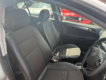 VAUXHALL ASTRA 1.8i 16v Design Hatchback 5dr Petrol Automatic (187 g/km, 138 bh