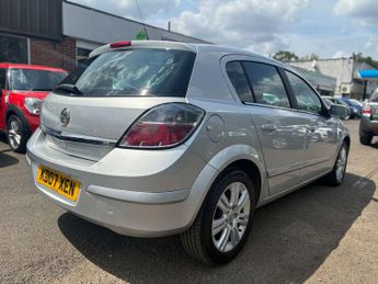 VAUXHALL ASTRA 1.8i 16v Design Hatchback 5dr Petrol Automatic (187 g/km, 138 bh