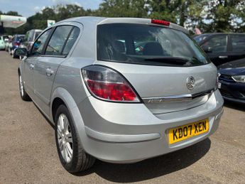 VAUXHALL ASTRA 1.8i 16v Design Hatchback 5dr Petrol Automatic (187 g/km, 138 bh