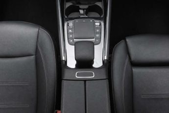 MERCEDES-BENZ GLA 1.3 GLA250e 15.6kWh Exclusive Edition SUV 5dr Petrol Plug-in Hyb