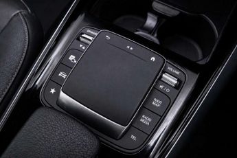 MERCEDES-BENZ GLA 1.3 GLA250e 15.6kWh Exclusive Edition SUV 5dr Petrol Plug-in Hyb