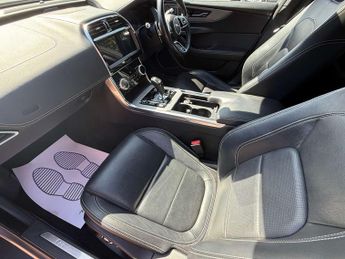 Jaguar XE 2.0 D180 R-Dynamic SE Saloon 4dr Diesel Auto Euro 6 (s/s) (180 p