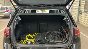 Volkswagen e-Golf 35.8kWh e-Golf Hatchback 5dr Electric Auto (136 ps)