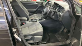 Volkswagen e-Golf 35.8kWh e-Golf Hatchback 5dr Electric Auto (136 ps)