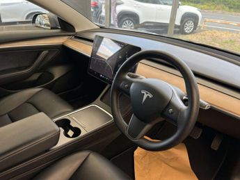 TESLA MODEL 3 Model 3 Standard Range + 4dr