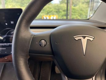 TESLA MODEL 3 Model 3 Standard Range + 4dr