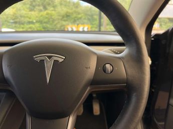 TESLA MODEL 3 Model 3 Standard Range + 4dr