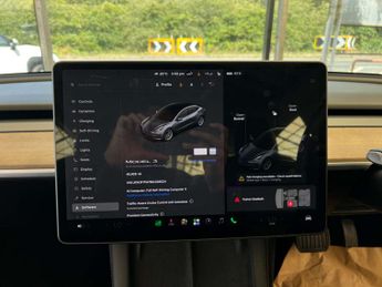 TESLA MODEL 3 Model 3 Standard Range + 4dr