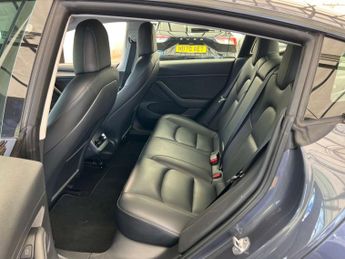 TESLA MODEL 3 Model 3 Standard Range + 4dr