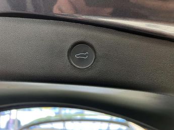 TESLA MODEL 3 Model 3 Standard Range + 4dr