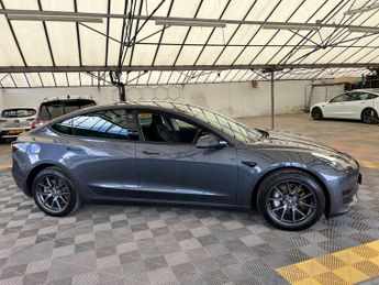 TESLA MODEL 3 Model 3 Standard Range + 4dr