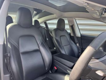 TESLA MODEL 3 Model 3 Standard Range + 4dr