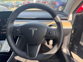 TESLA MODEL 3 Model 3 Standard Range + 4dr