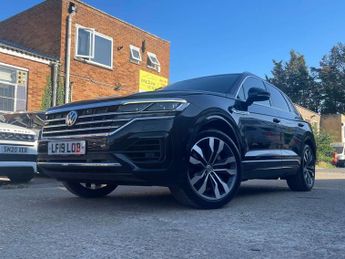 Volkswagen Touareg 3.0 TSI V6 R-Line Tech SUV 5dr Petrol Tiptronic 4Motion Euro 6 (