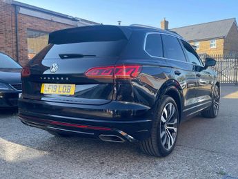 Volkswagen Touareg 3.0 TSI V6 R-Line Tech SUV 5dr Petrol Tiptronic 4Motion Euro 6 (