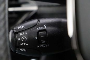 Peugeot E-2008 50kWh Allure Premium + SUV 5dr Electric Auto (7kW Charger) (136 