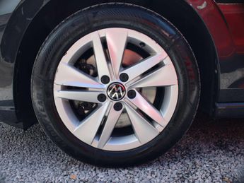 VOLKSWAGEN GOLF 2.0 TDI Life Auto Estate
