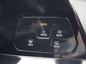 VOLKSWAGEN GOLF 2.0 TDI Life Auto Estate