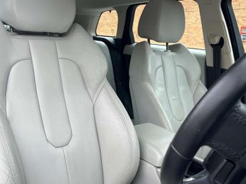 Land Rover RANGE ROVER EVOQUE 2.2 Range Rover Evoque Pure eD4 4x2 5dr
