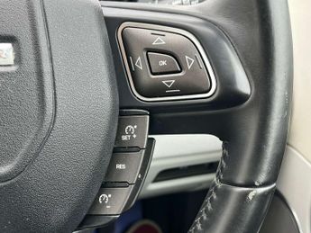 Land Rover RANGE ROVER EVOQUE 2.2 Range Rover Evoque Pure eD4 4x2 5dr