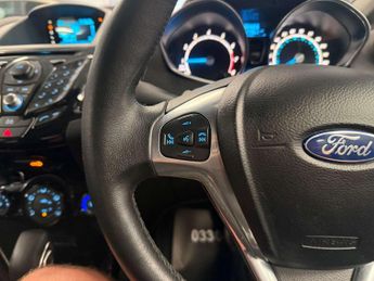 Ford Fiesta 1.0T EcoBoost Zetec Hatchback 5dr Petrol Powershift Euro 5 (100 