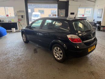 Vauxhall Astra 1.8i 16v Club Hatchback 5dr Petrol Automatic (197 g/km, 123 bhp)