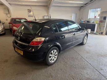 Vauxhall Astra 1.8i 16v Club Hatchback 5dr Petrol Automatic (197 g/km, 123 bhp)