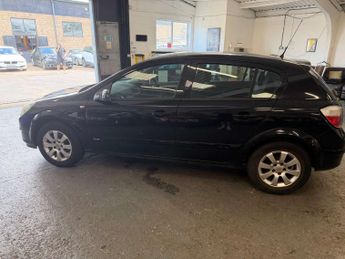 Vauxhall Astra 1.8i 16v Club Hatchback 5dr Petrol Automatic (197 g/km, 123 bhp)