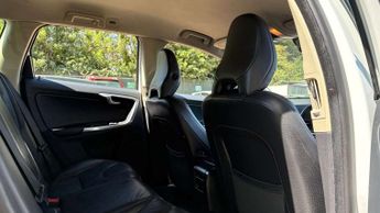 VOLVO XC60 2.4 D5 SE Lux Nav SUV 5dr Diesel Geartronic AWD Euro 5 (215 ps)