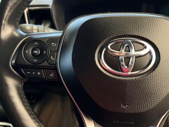 TOYOTA COROLLA 2.0 Corolla Design HEV CVT 5dr