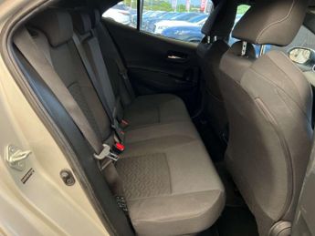 TOYOTA COROLLA 2.0 Corolla Design HEV CVT 5dr