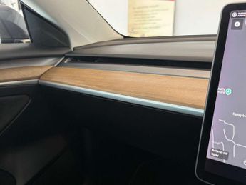TESLA MODEL 3 Model 3 Long Range AWD 4WD 4dr
