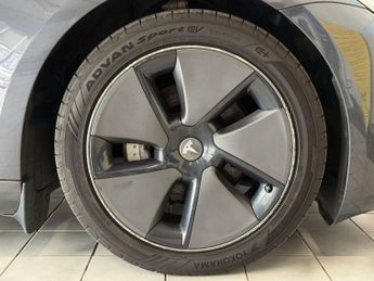 TESLA MODEL 3 Model 3 Long Range AWD 4WD 4dr