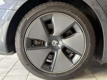 TESLA MODEL 3 Model 3 Long Range AWD 4WD 4dr