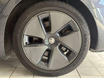 TESLA MODEL 3 Model 3 Long Range AWD 4WD 4dr