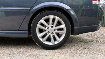 VAUXHALL VECTRA 1.8 VVT SRi Hatchback 5dr Petrol Manual (173 g/km, 138 bhp)