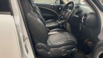 MINI COUNTRYMAN 1.6 Countryman Cooper Auto 5dr