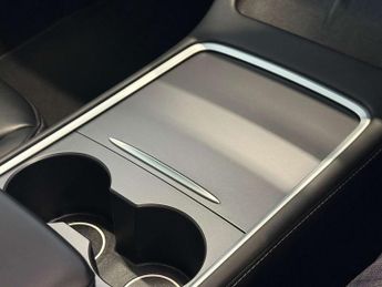 TESLA MODEL 3 Model 3 Standard Range + 4dr
