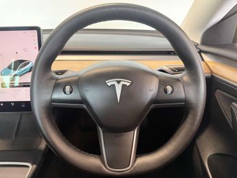 TESLA MODEL 3 Model 3 Standard Range + 4dr