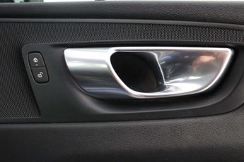 Volvo XC60 2.0 B5 MHEV R-Design Auto Euro 6 (s/s) 5dr