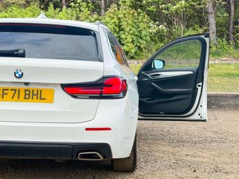 BMW 5 Series 3.0 530d MHT SE Touring 5dr Diesel Hybrid Steptronic xDrive Euro
