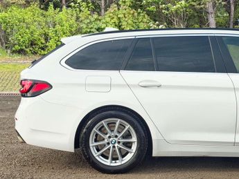 BMW 5 Series 3.0 530d MHT SE Touring 5dr Diesel Hybrid Steptronic xDrive Euro